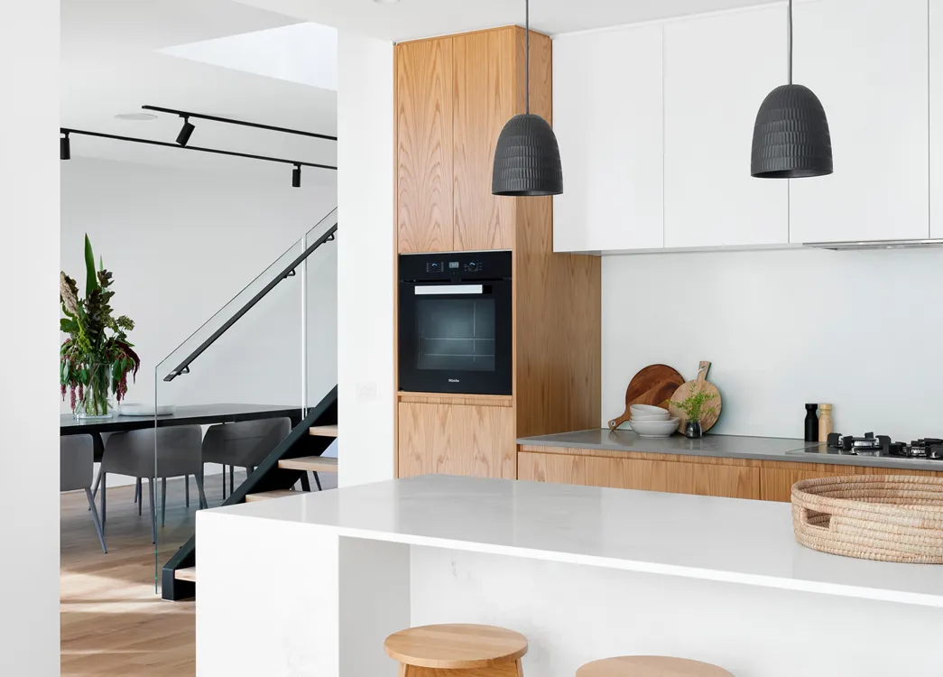 r-architecture-CCjAPxoQWgQ-unsplash